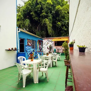 https://the-connection-hostel.topsaopaulohotels.com